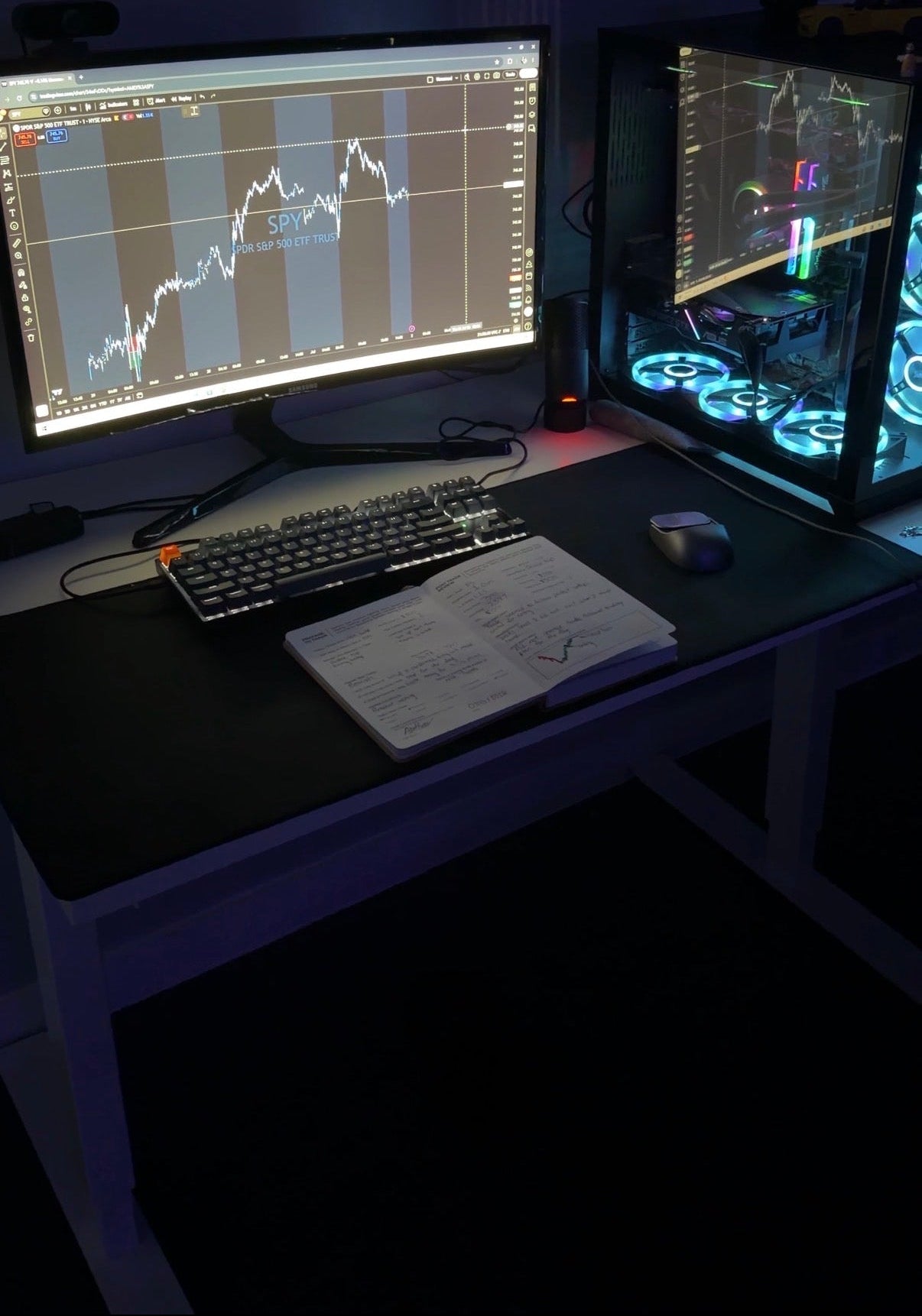 daytrading-journal-infront-of-computer